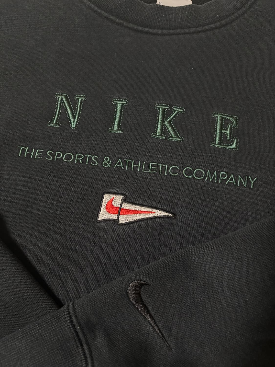 나이키 스우시 자수 맨투맨 상품이미지1