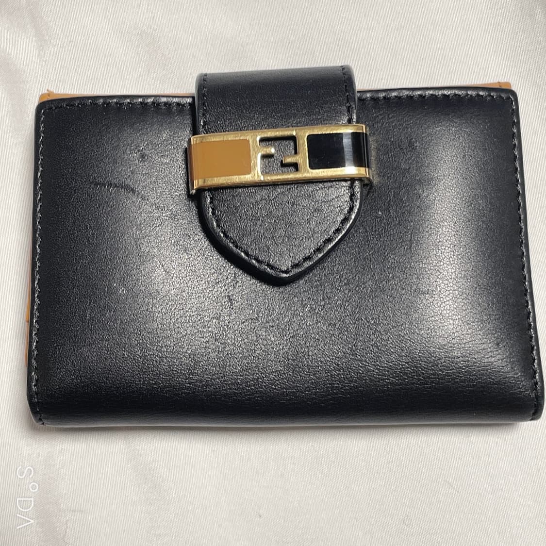 펜디 블랙 가죽 반지갑 상품이미지2