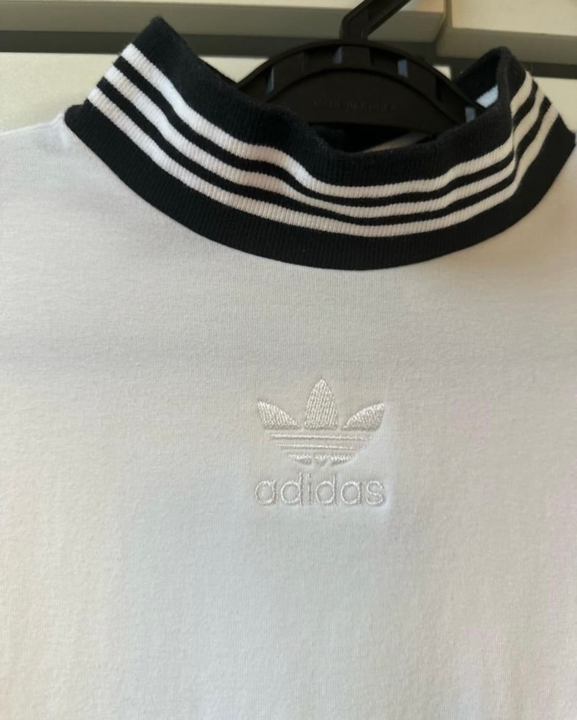 아디다스 화이트 스트라이프 반팔 티셔츠 상품이미지3