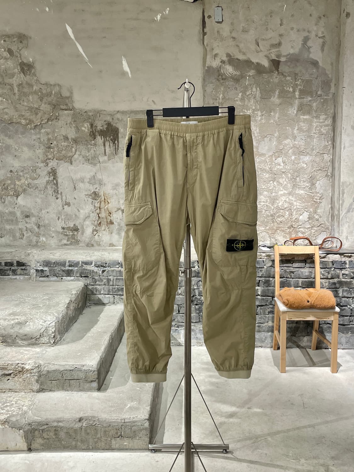 스톤 아일랜드 베이지 타입 re-t 코튼 카고 조거팬츠 상품이미지1