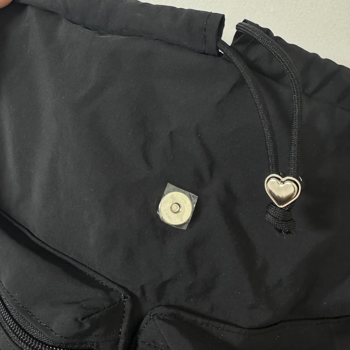 론론 RIBBON POINTED MINI BACKPACK BLACK 상품이미지5