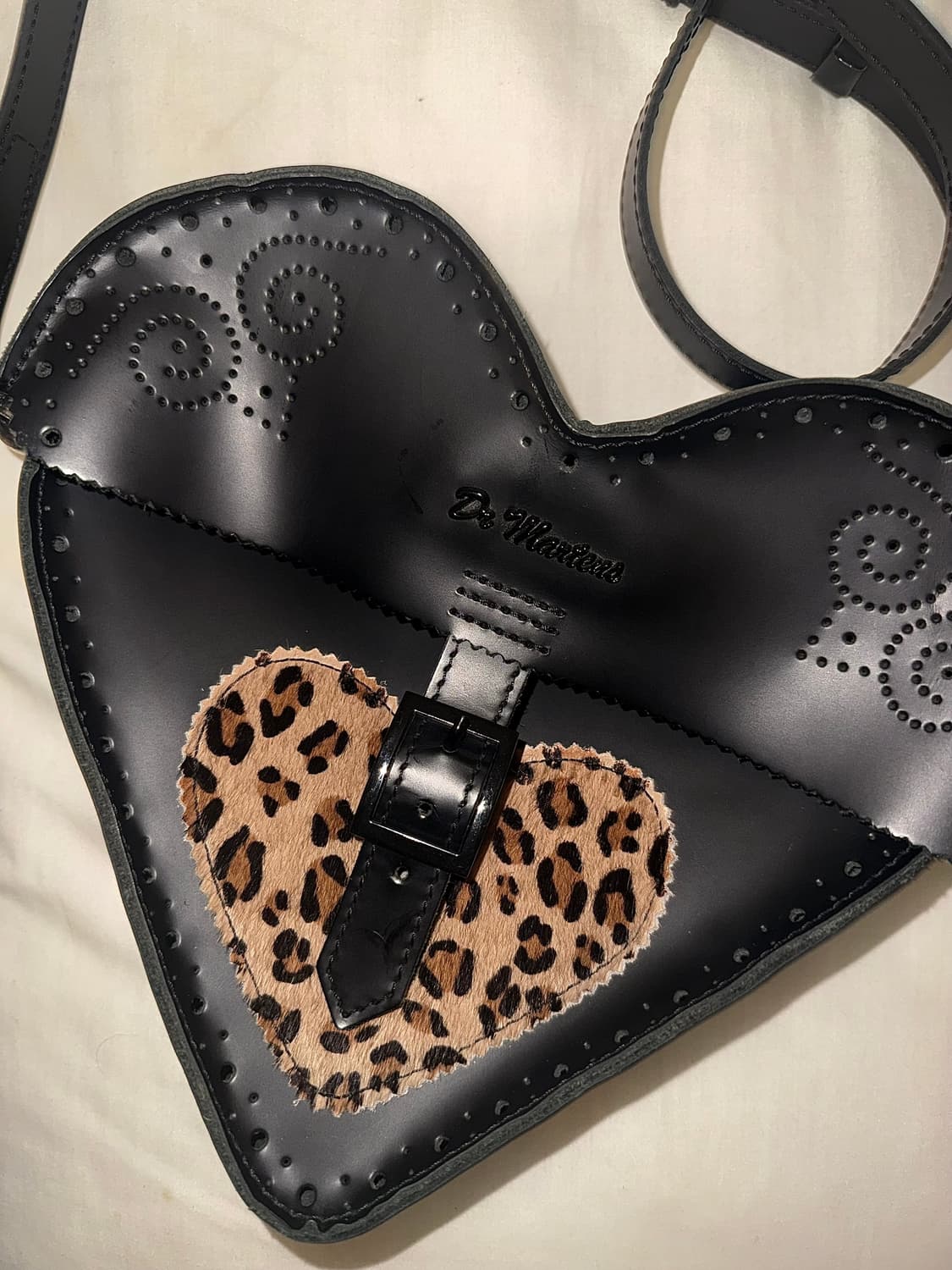 닥터마틴 2018 발렌타인 한정판 하트 백 상품이미지1