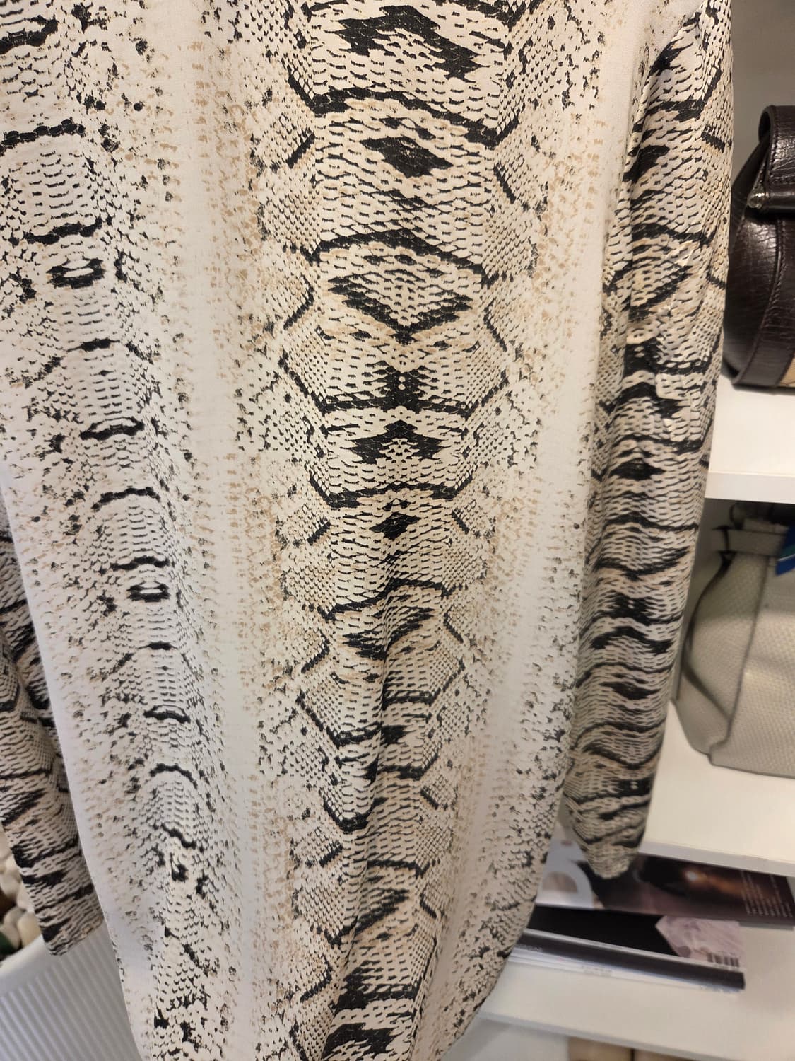 자라 파이톤 프린트 블라우스 상품이미지4