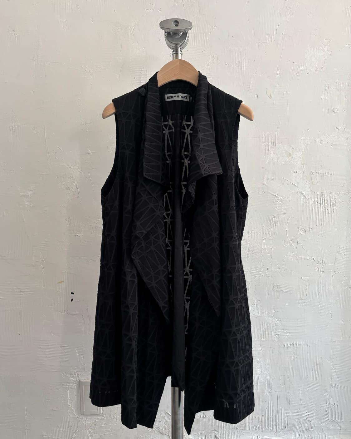 ISSEY MIYAKE 이세이 미야케 언발란스 드레이프 슬리브리스 원피스 상품이미지4