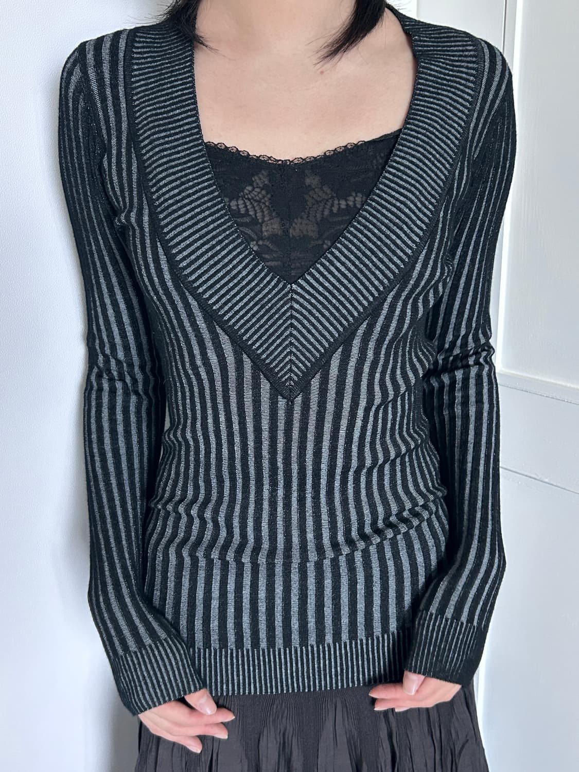V-Neck Rib Knit Top / 빈티지 브이넥 골지 니트 상품이미지3