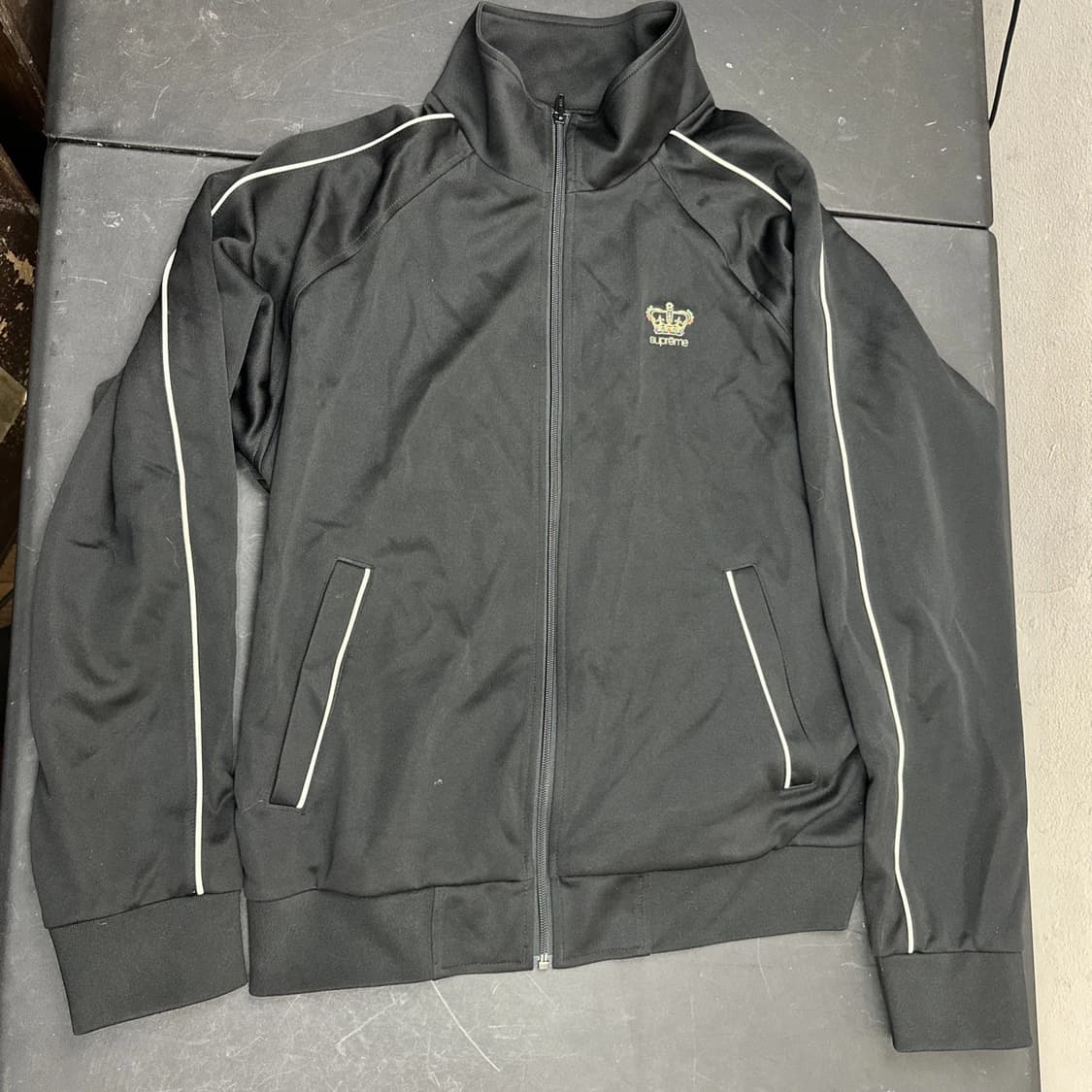 19FW 슈프림 크라운 트랙 자켓 블랙 상품이미지1