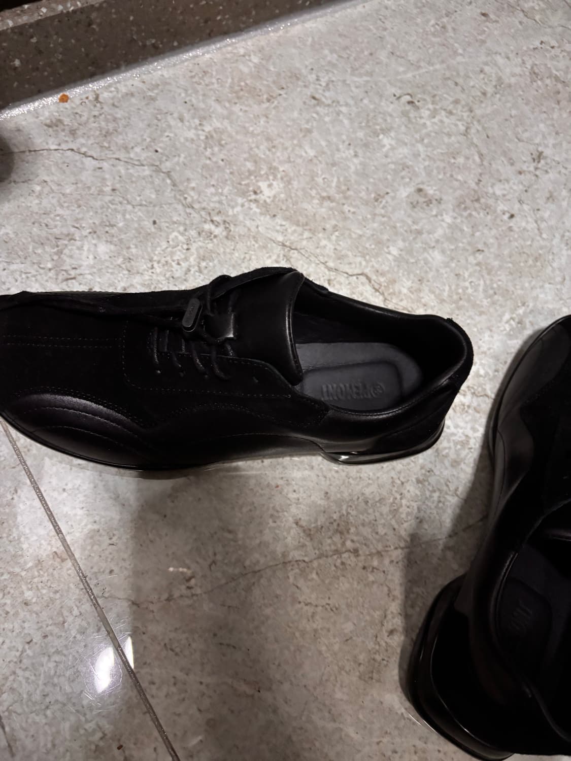 페몬트 스퀘어 블랙 스니커즈 255 상품이미지4