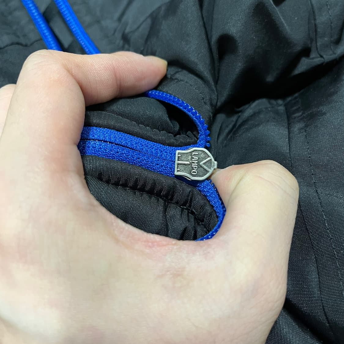 베르사체 진스 꾸뛰르 90s 락시크 블루 디테일 지퍼 패딩 자켓 상품이미지9