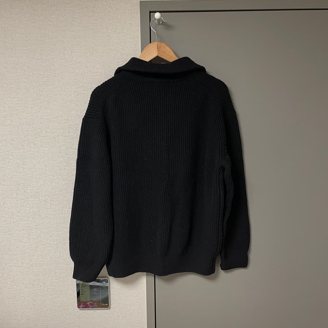 티엔지티 블랙 세미오버핏 하프 집업 니트 상품이미지5