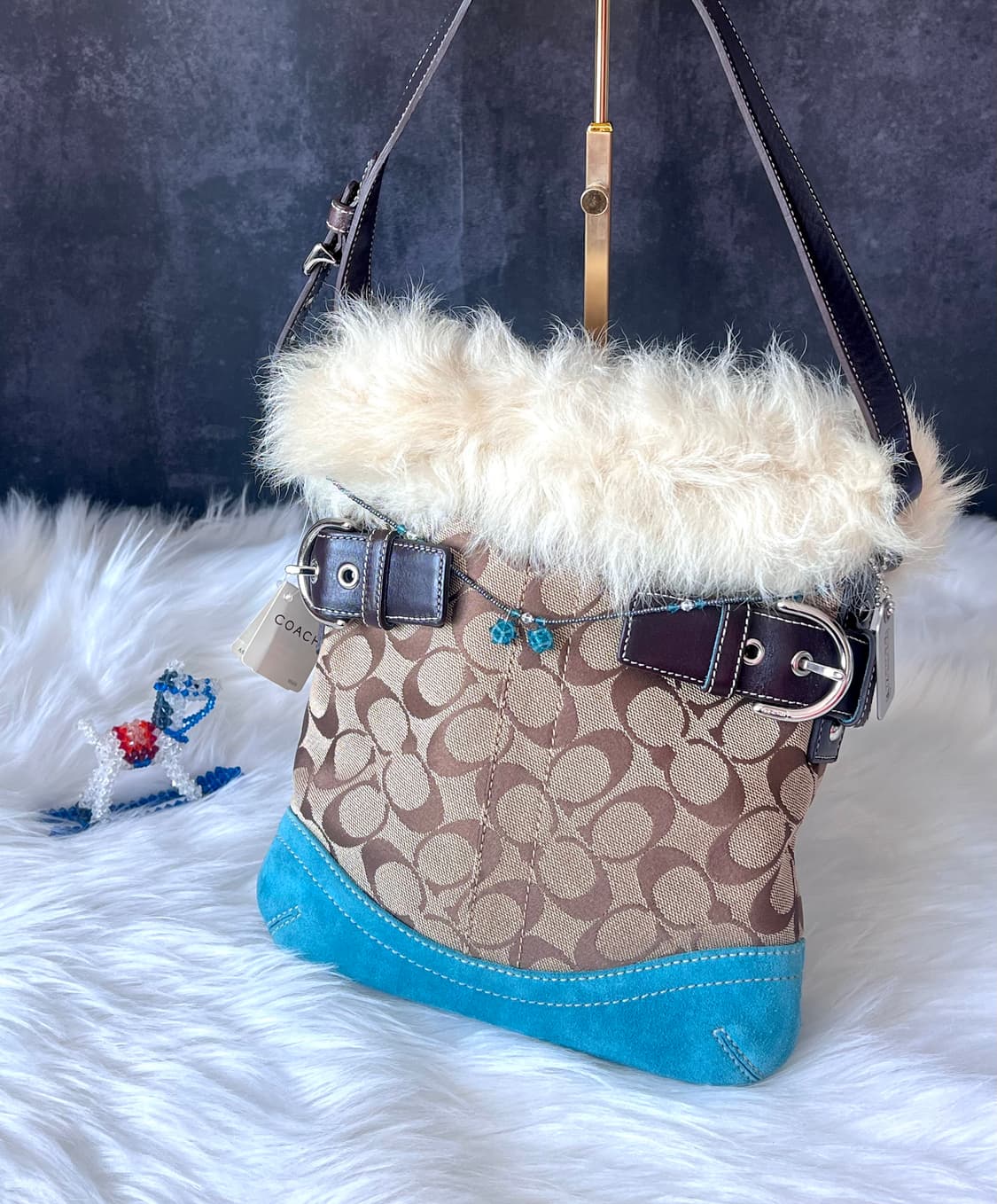 90s coach 시그니처 크림 퍼 트리밍 블루 스웨이드 소호 숄더백 상품이미지1