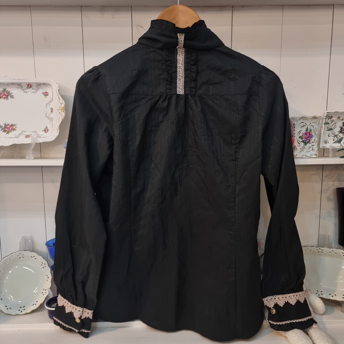 axes femme(악세스팜므) 블랙 레이스 리본 블라우스 상품이미지5