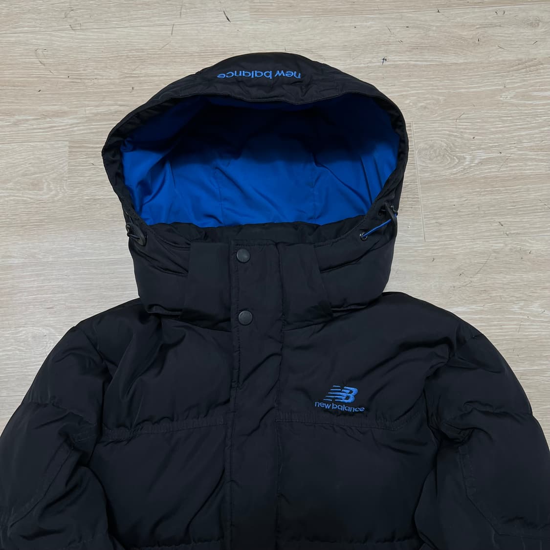 뉴발란스 여성 덕다운 후드 숏패딩 점퍼 [블랙] S/90 상품이미지2