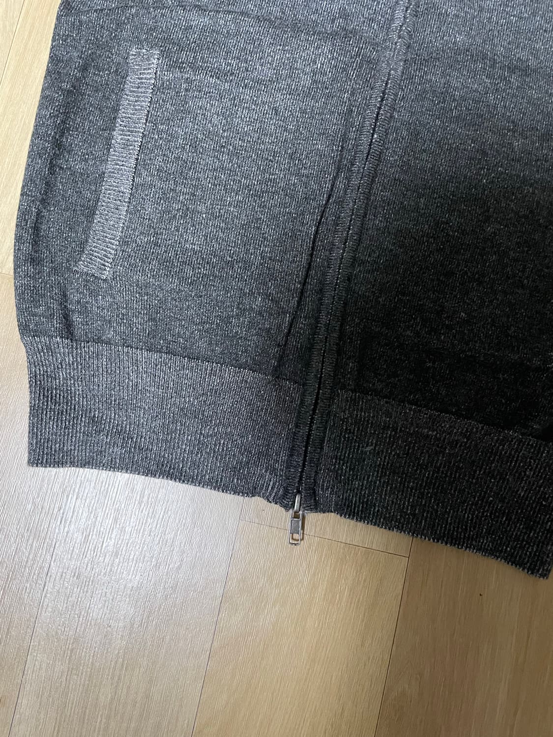 틸던 TWO-TONE SYMBOL KNIT VEST black 상품이미지8