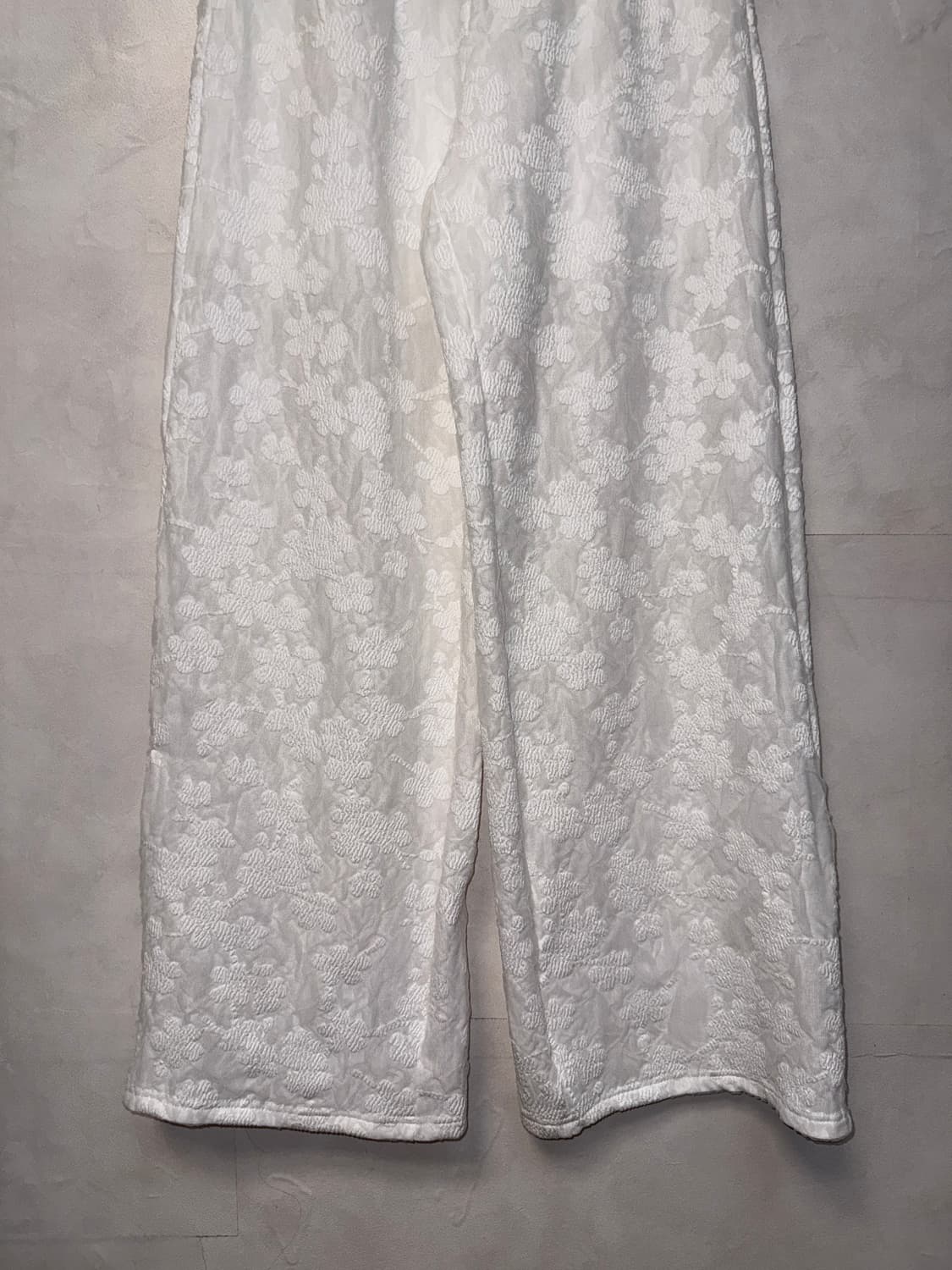 White jacquard embossed flower pants 상품이미지3