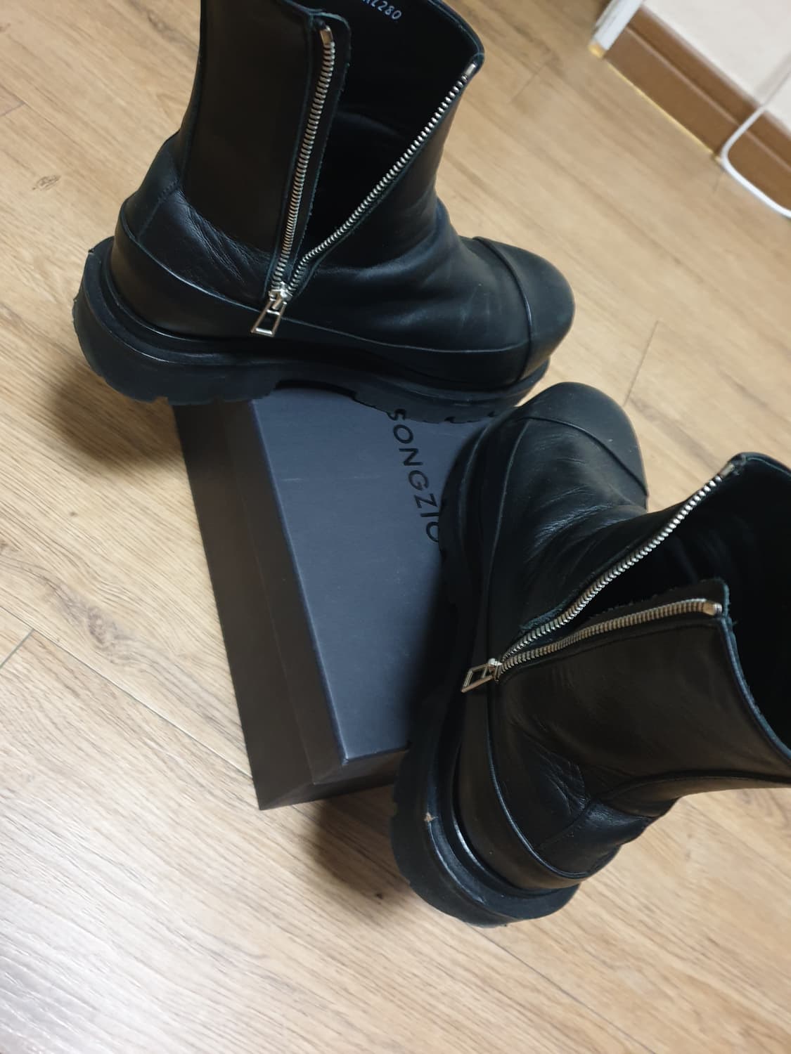 송지오 24fw 고무신 280사이즈 상품이미지2