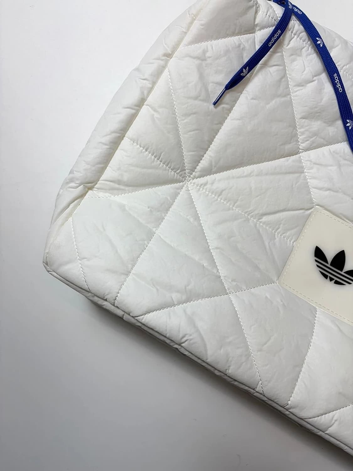 아디다스 23ss 한정판 패딩 구름 퍼피 숄더백 Q1492 상품이미지4