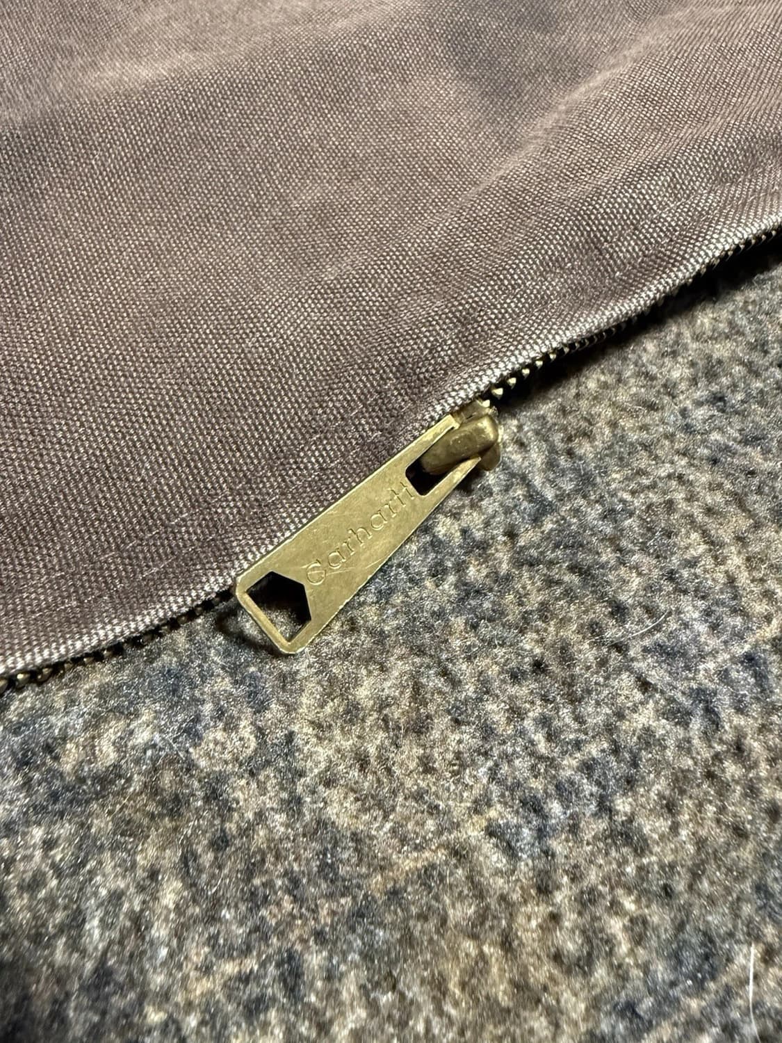 칼하트 J97 디트로이트 마운틴 로럴 커스텀 자켓 다크브라운 상품이미지10