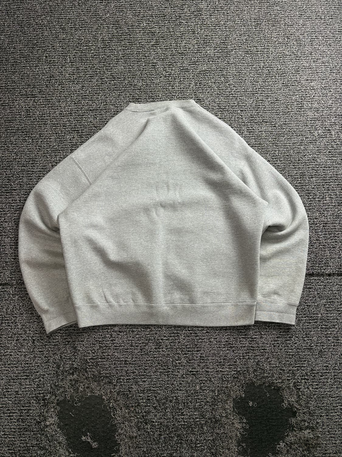 나이키 NSW 스우시 미니멀 그레이 크루넥 맨투맨 4140 상품이미지5