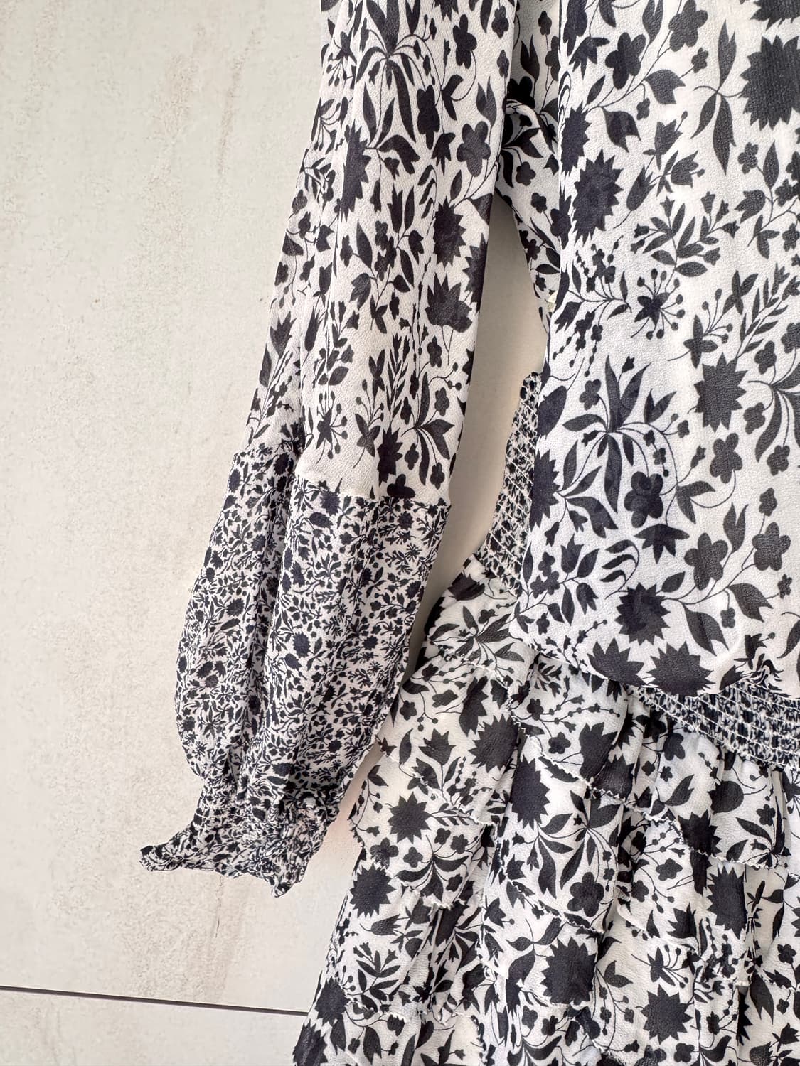 리퍼브 제품 뉴욕에서 구입REBECCAMINKOFF 플라워 패턴 미니 원 상품이미지8