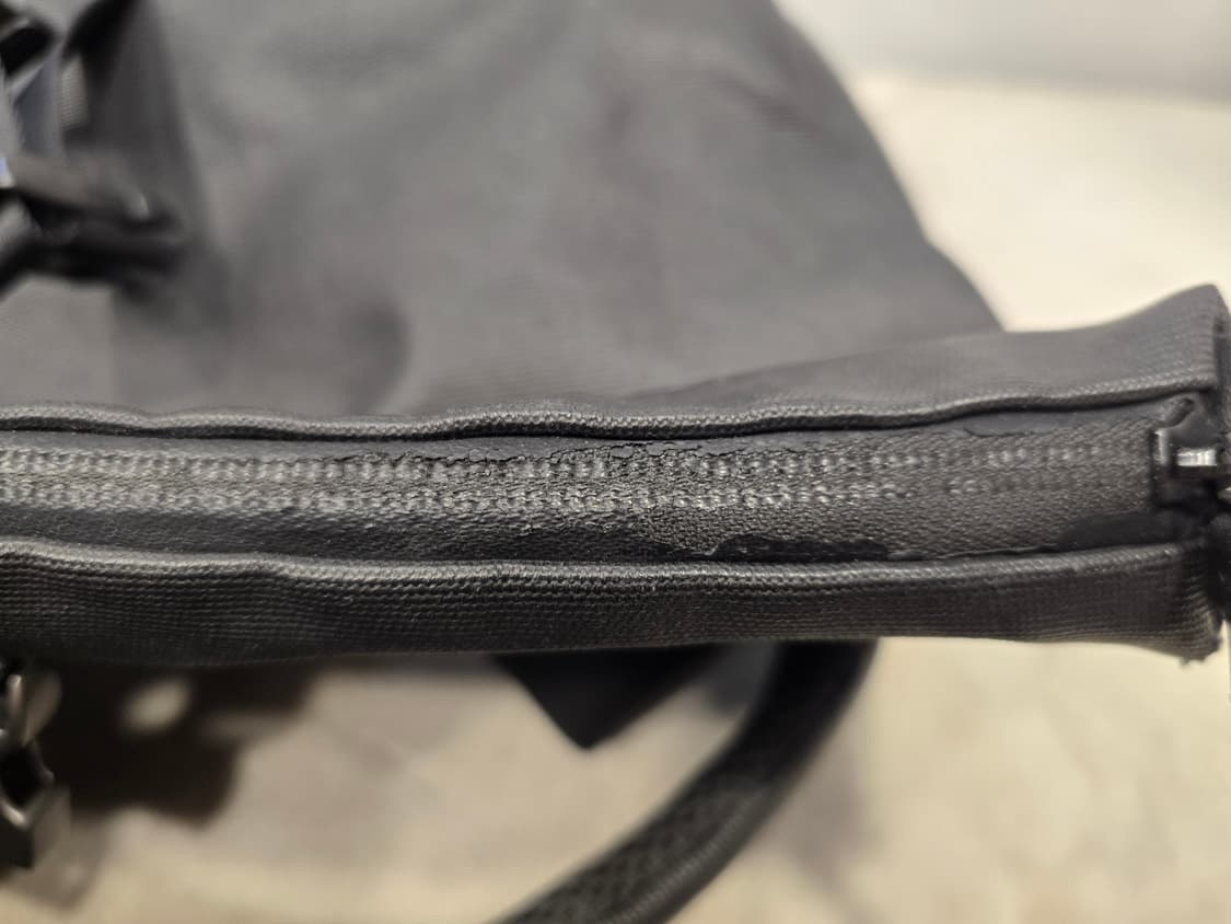 만다리나덕 블랙 롤탑 백팩 상품이미지9