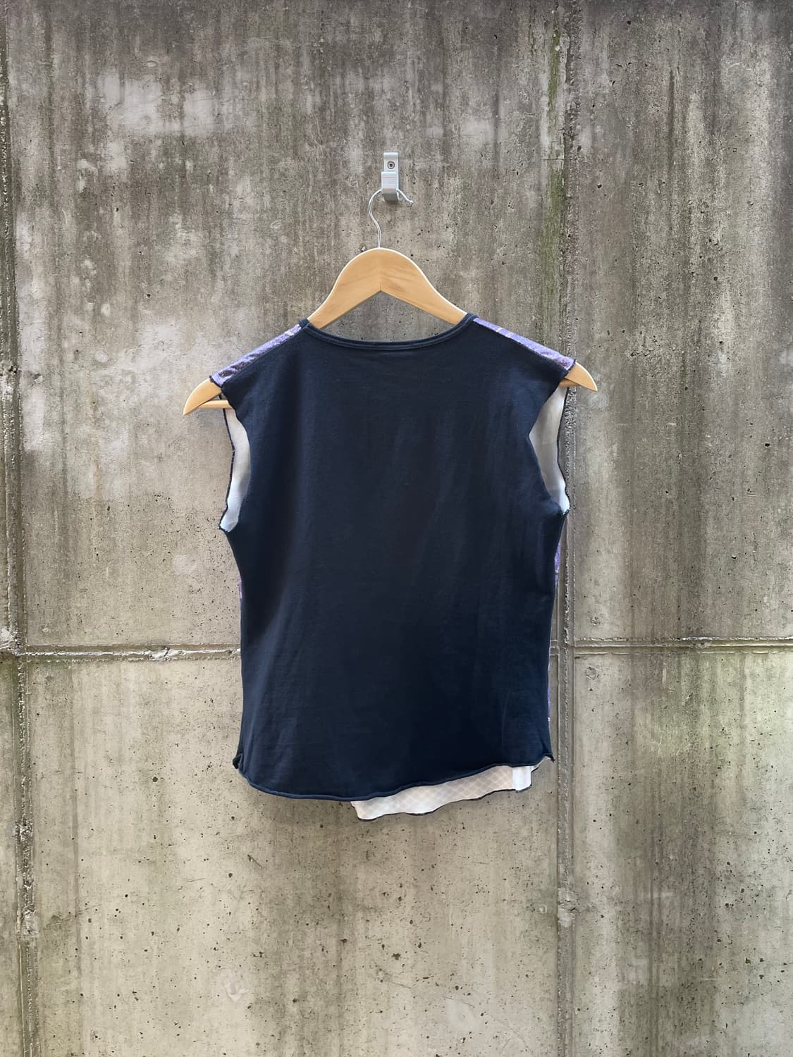 Rosabella 그래픽 슬리브리스 탑 상품이미지7