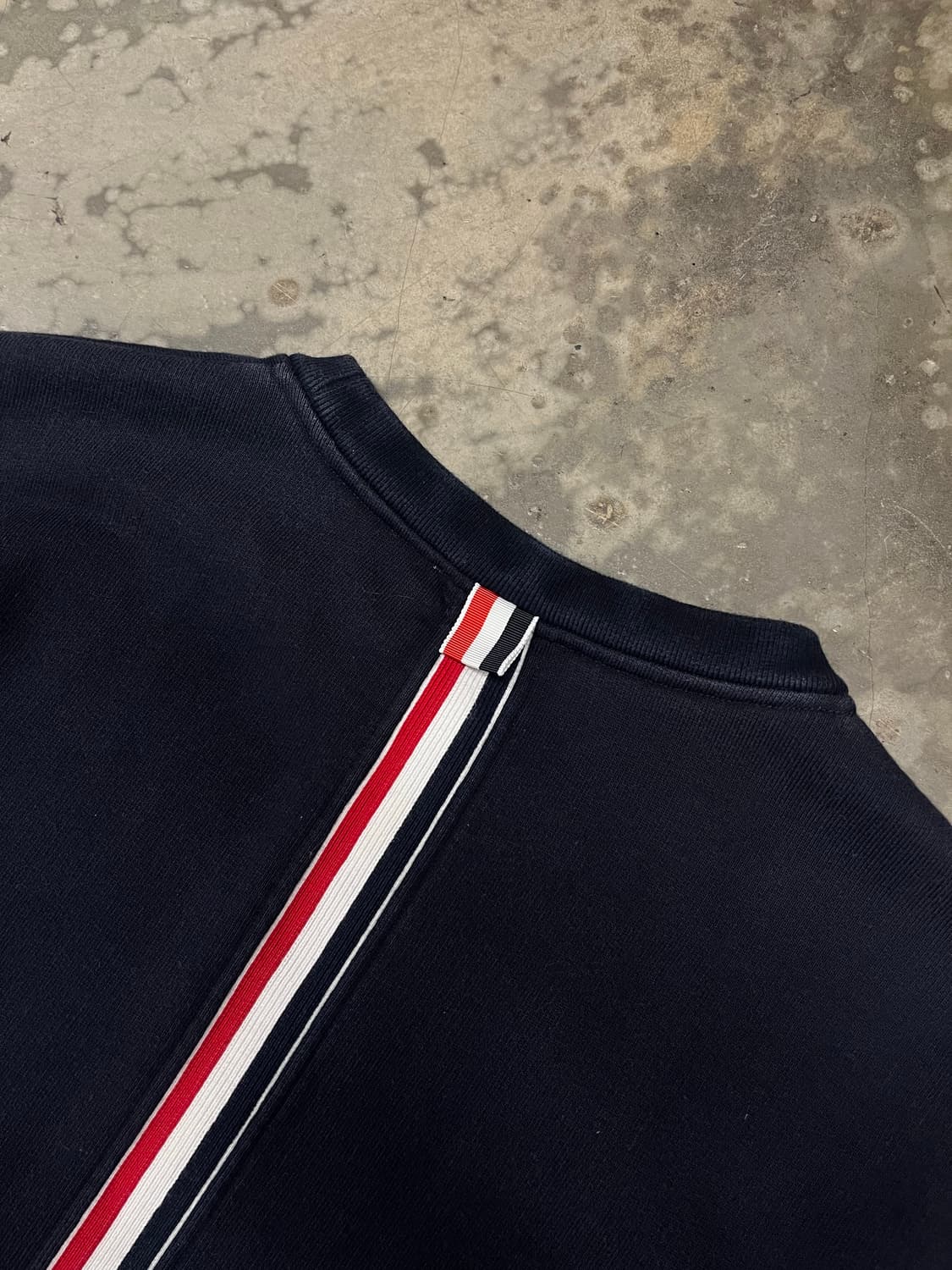 톰브라운 백삼선 맨투맨 네이비 2사이즈 상품이미지4