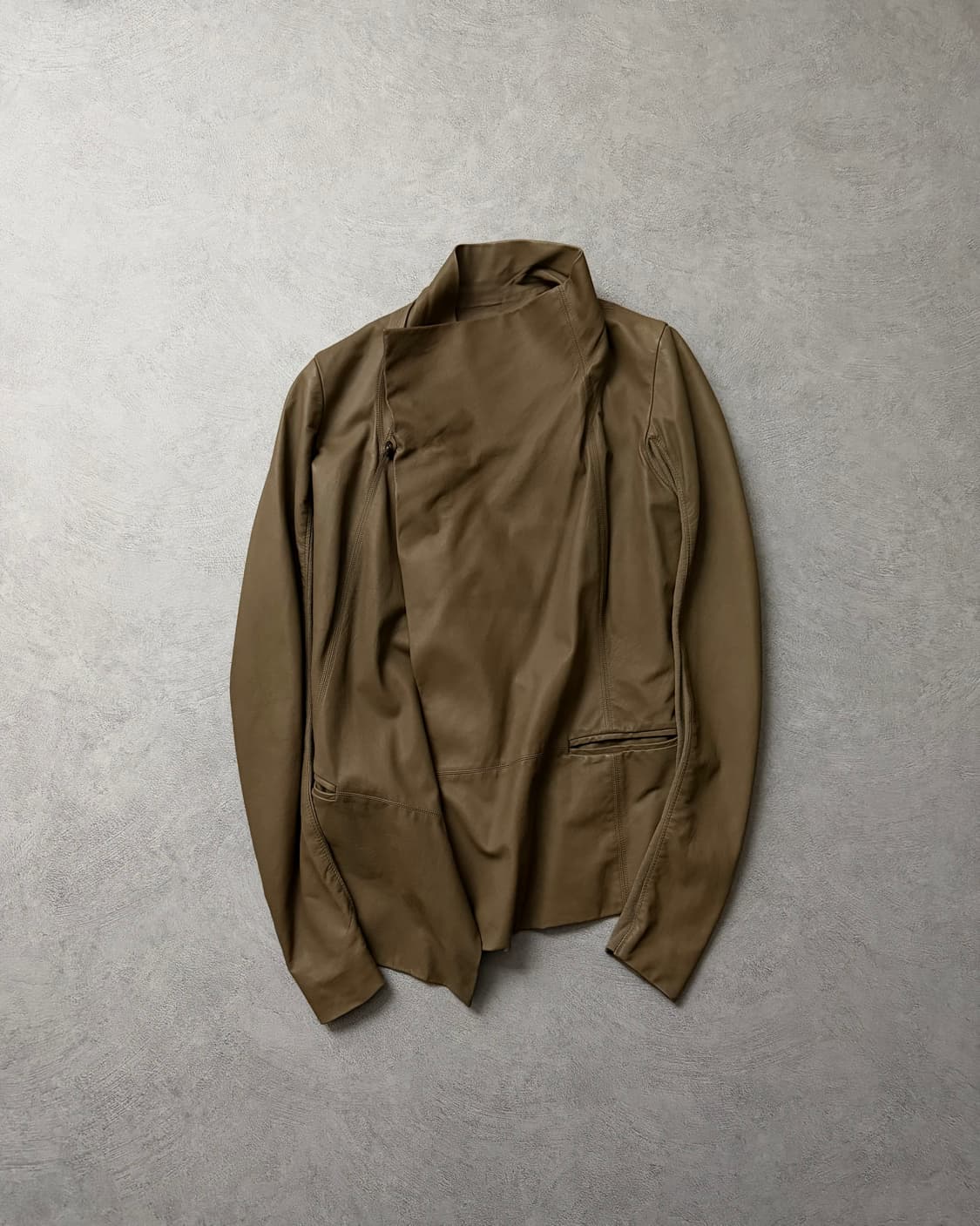 릭오웬스 비대칭 하이넥 램스킨 자켓 상품이미지1