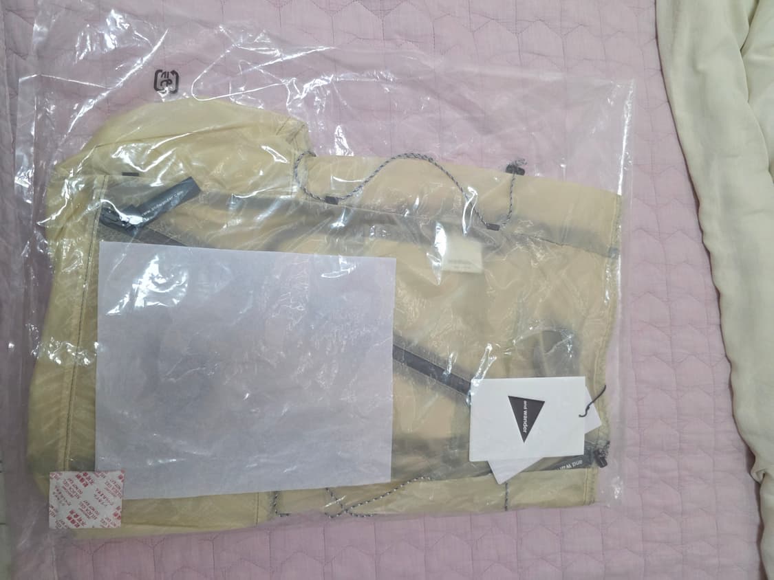 앤드원더실데이백팩 화이트 팝니다. 상품이미지2