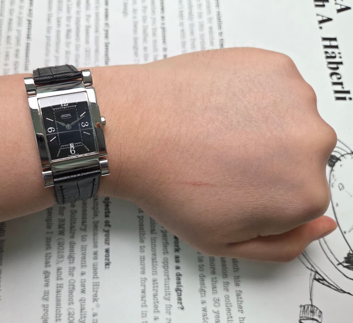 명품 코치 w514 사각탱크 아라빅 블랙 다이얼 쿼츠 드레스워치 상품이미지8