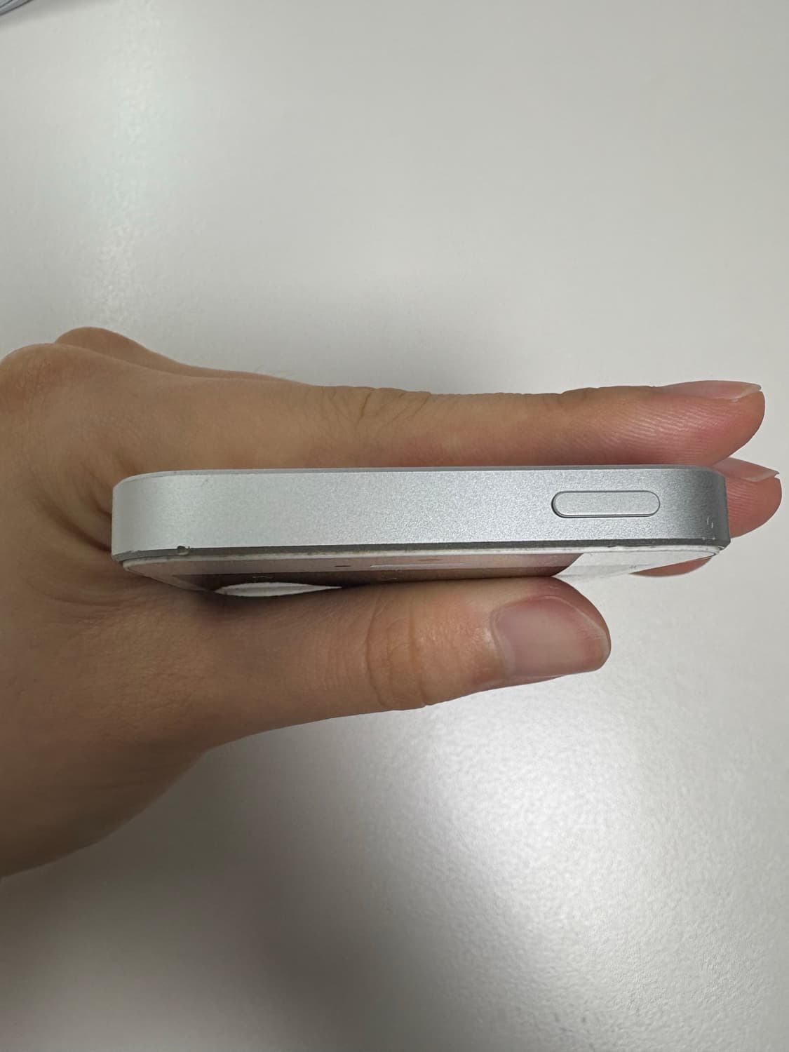 64gb 카메라무음 ) 아이폰 se1 실버 팔아요 상품이미지4