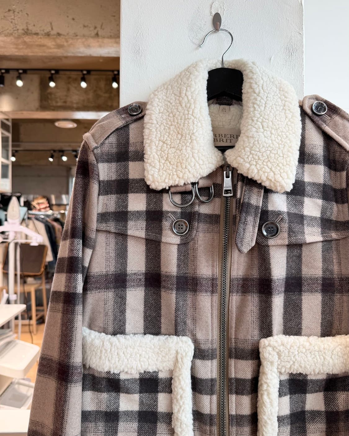 버버리 브릿 브라운 노바체크 무스탕 자켓  상품이미지4