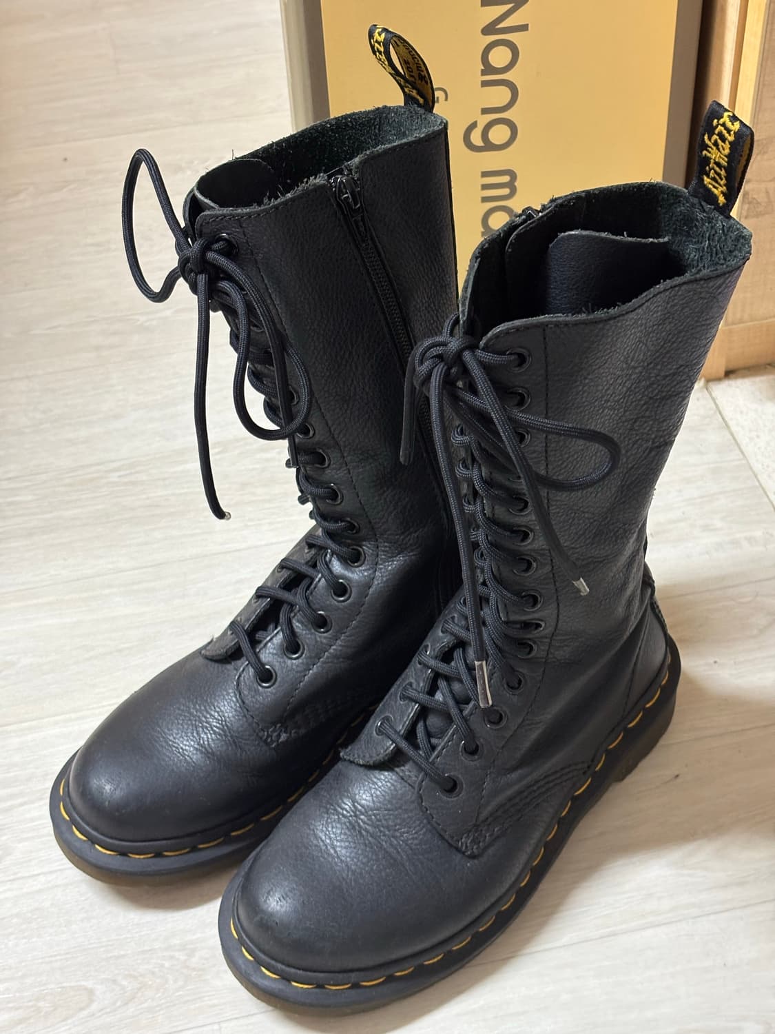 UK4) 닥터마틴 1B99 버지니아 14홀  상품이미지2