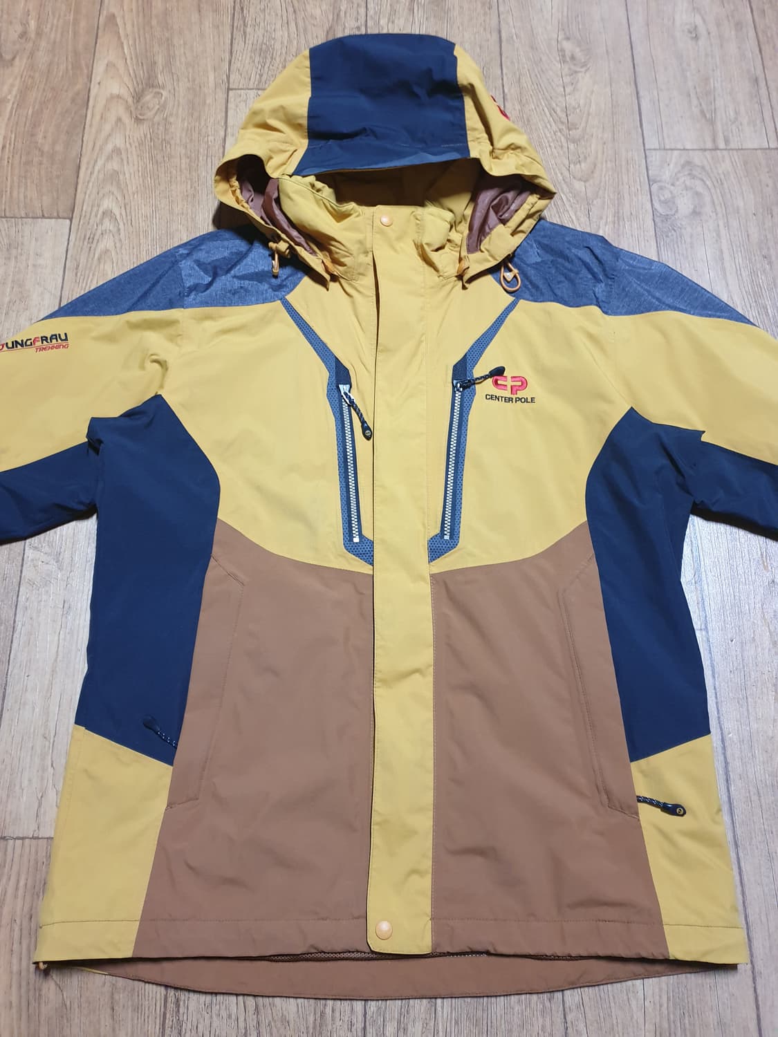 1094 센터폴 아웃도어 바람막이 100 사이즈입니다 상품이미지1