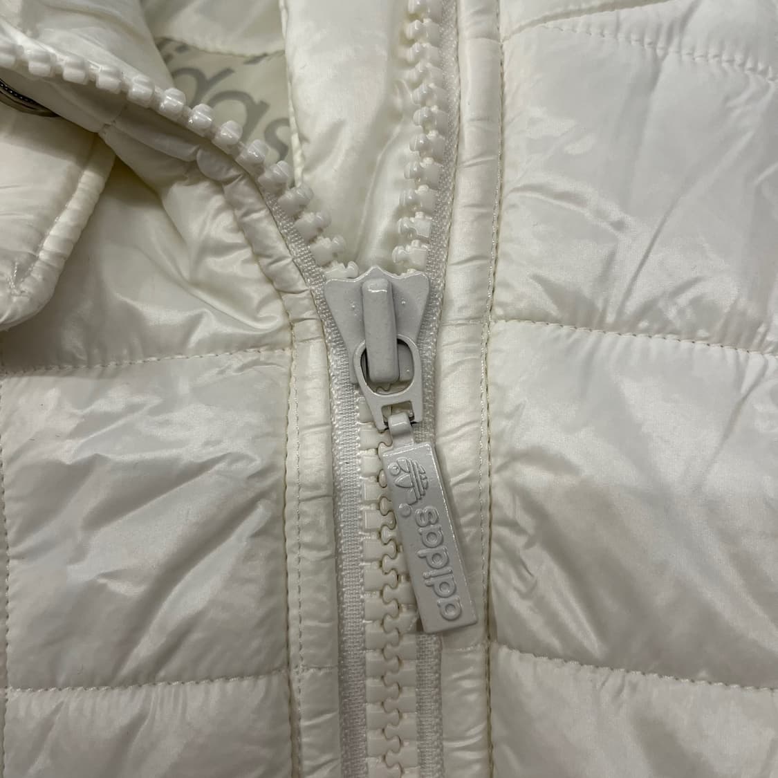 아디다스 화이트 실버 퀄팅 패딩 90 상품이미지7