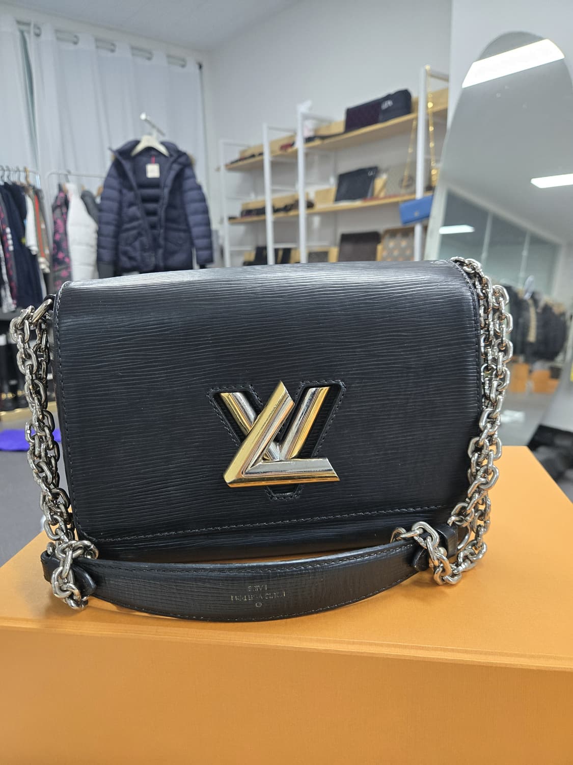 [A급컨디션]루이비통 트위스트mm 숄더백 상품이미지1