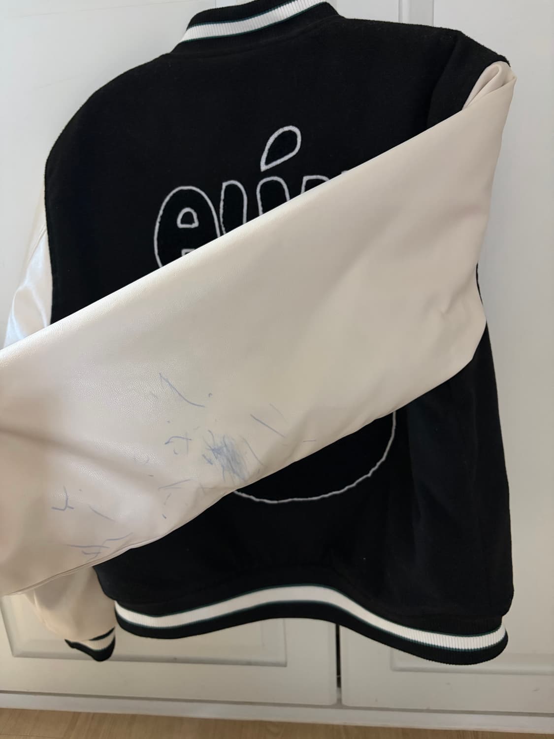 팀코믹스 8 BALL VARSITY JACKET BLACK 상품이미지3