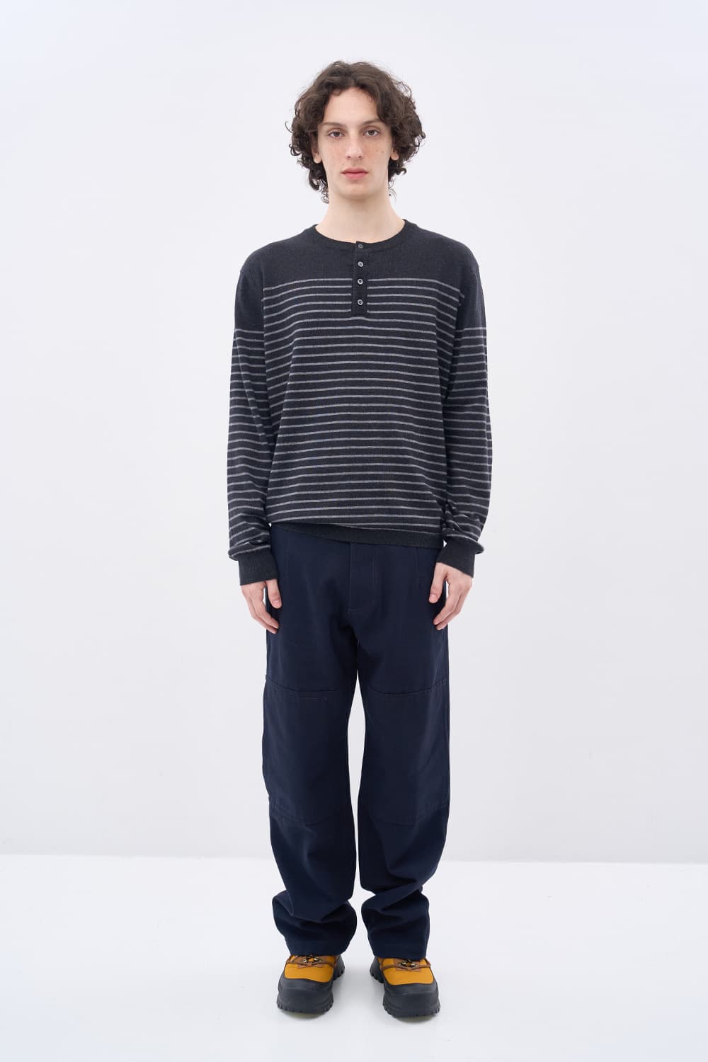 [S] 애프터프레이 스트라이프 플러스 헨리넥 니트 차콜 상품이미지1