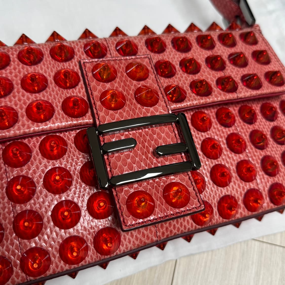 펜디 리미티드 파이톤 스터드 바게트백 상품이미지2