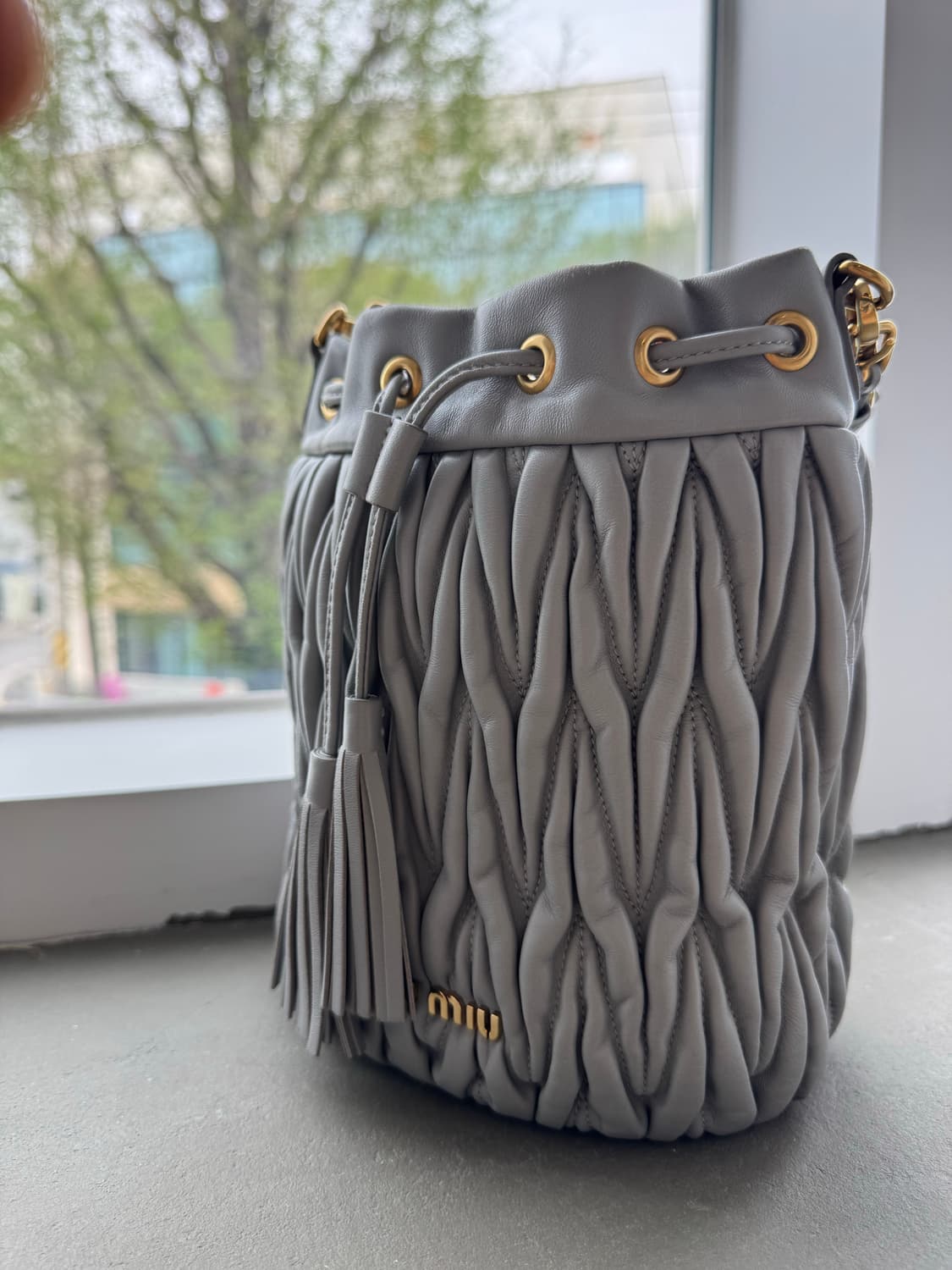 👉 정품 미우미우 마테라쎄 버킷백 💚 꾸안꾸로 딱 예쁜 가방 상품이미지1