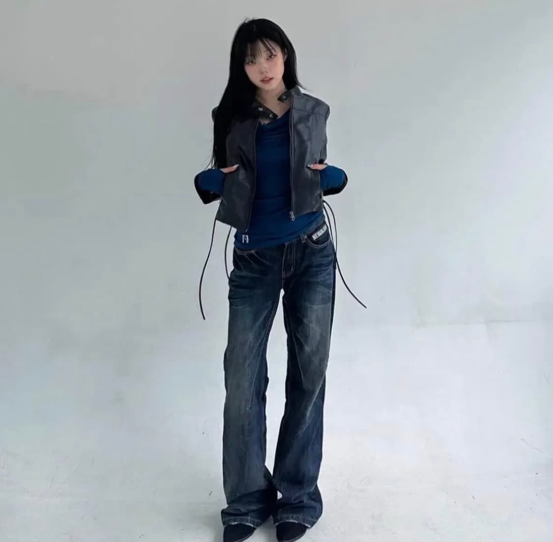 뉴얼린 크롭 엠블럼 워싱 레더 자켓 상품이미지1