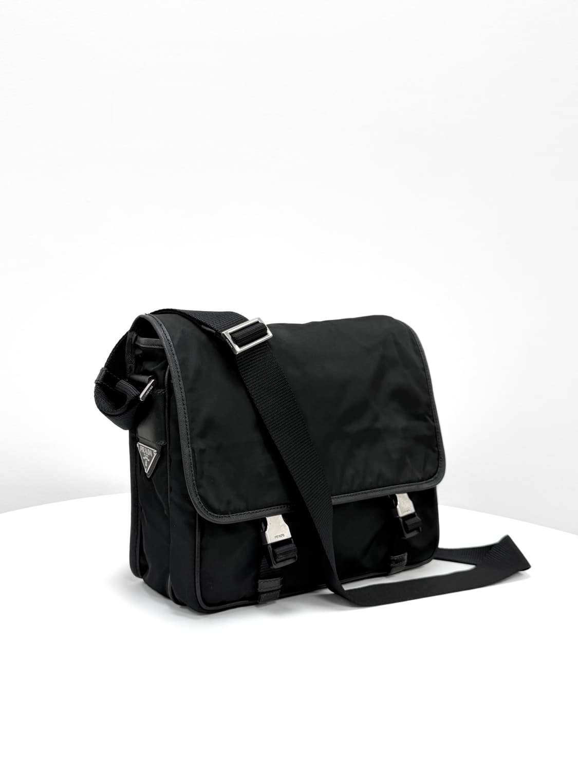 프라다 테수토 나일론 플랩 메신저백 상품이미지1