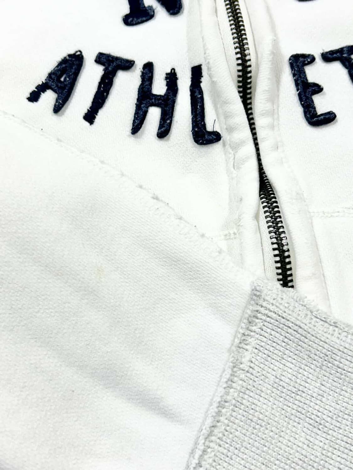 아베크롬비 빅로고 화이트 후드집업 상품이미지9