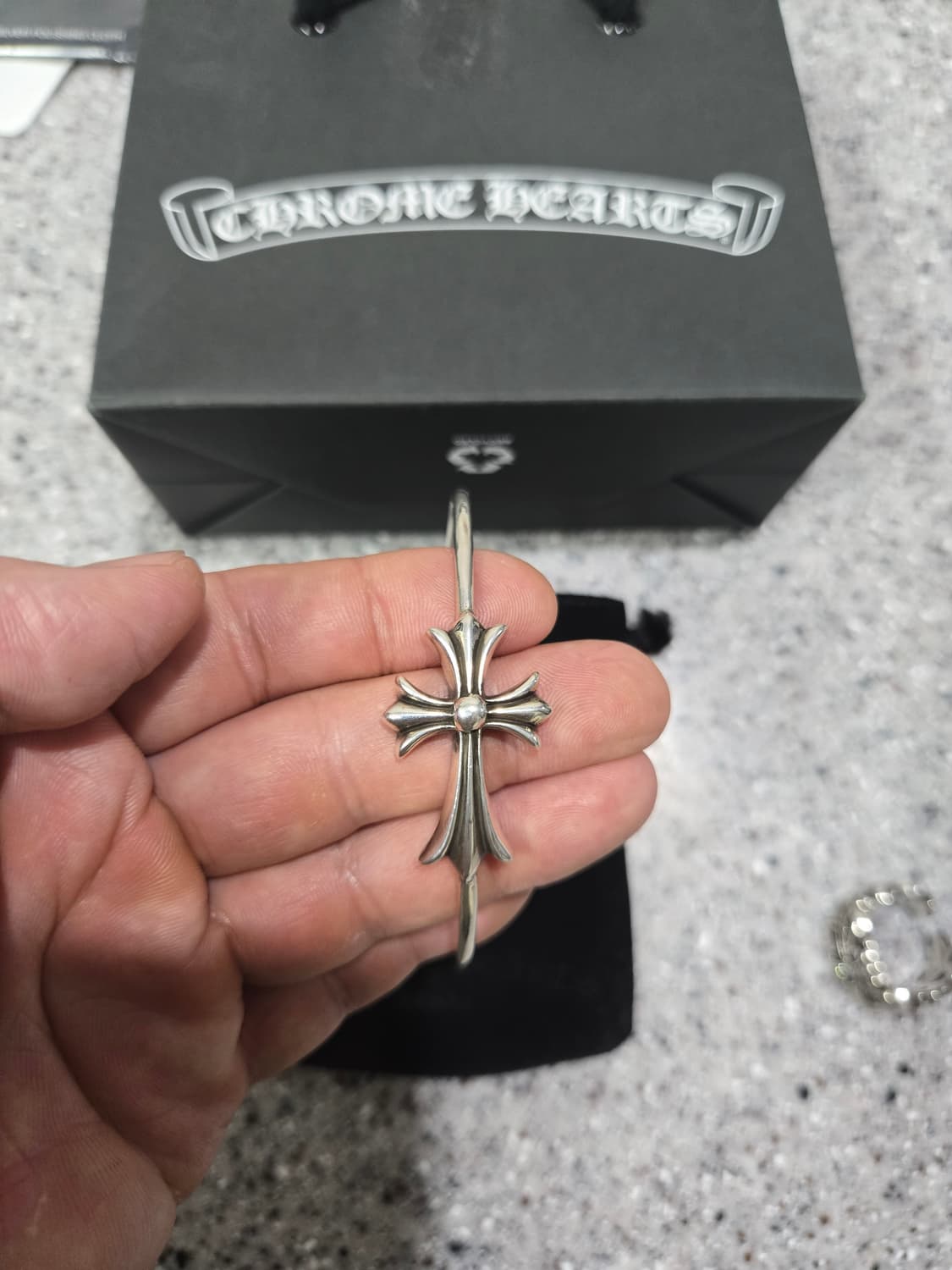 크롬하츠 정품
스키니 타이니 크로스 뱅글팔찌 상품이미지2