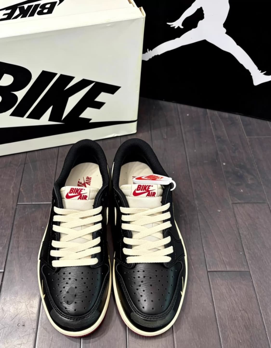 조던 1 x 나이젤 실베스터 레트로 로우 OG 베러 위드 타임 270mm 상품이미지3