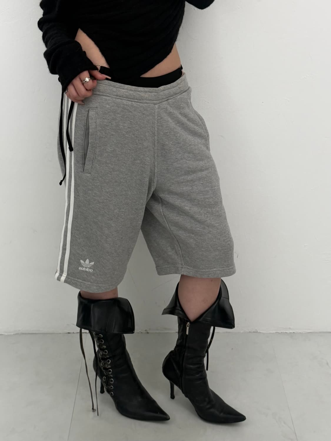 그레이 아디다스 반바지  상품이미지2