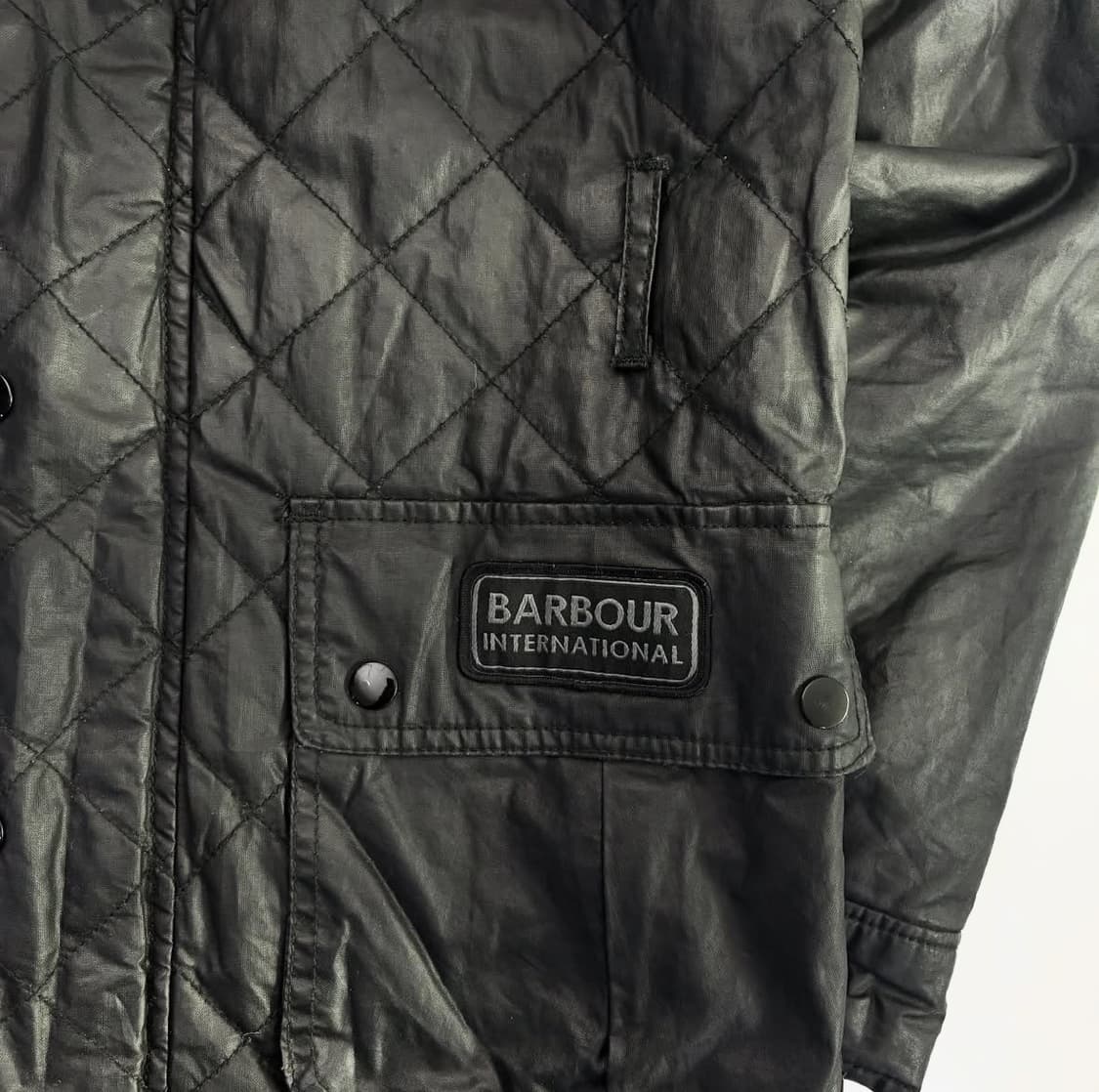 Barbour  바버 인터네셔널 퀼티드 왁스 자켓 (허리끈 x) 상품이미지4
