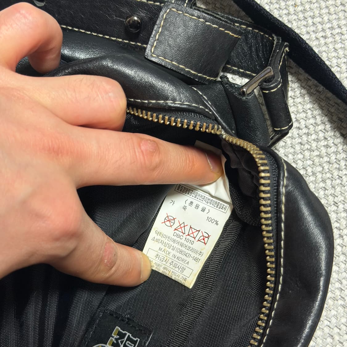 닥터마틴 레더 미니 크로스백 상품이미지4