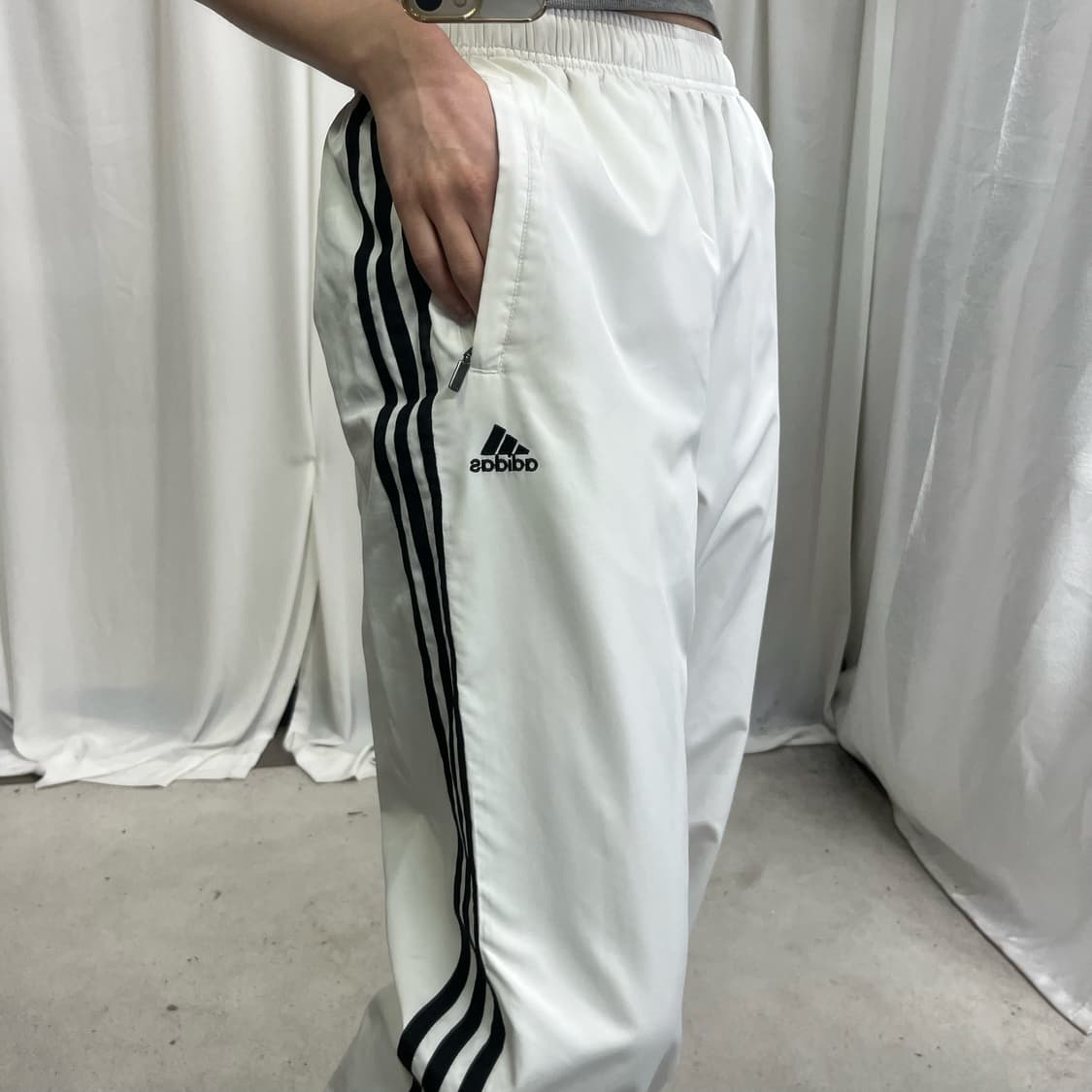 Adidas 00‘s white track pants 상품이미지2