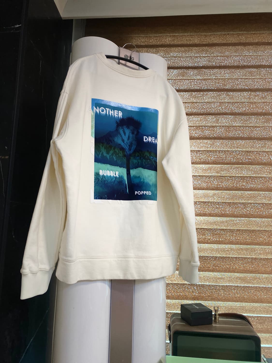 타임옴므 맨투맨 x 아티스트 이경돈 콜라보 상품이미지4