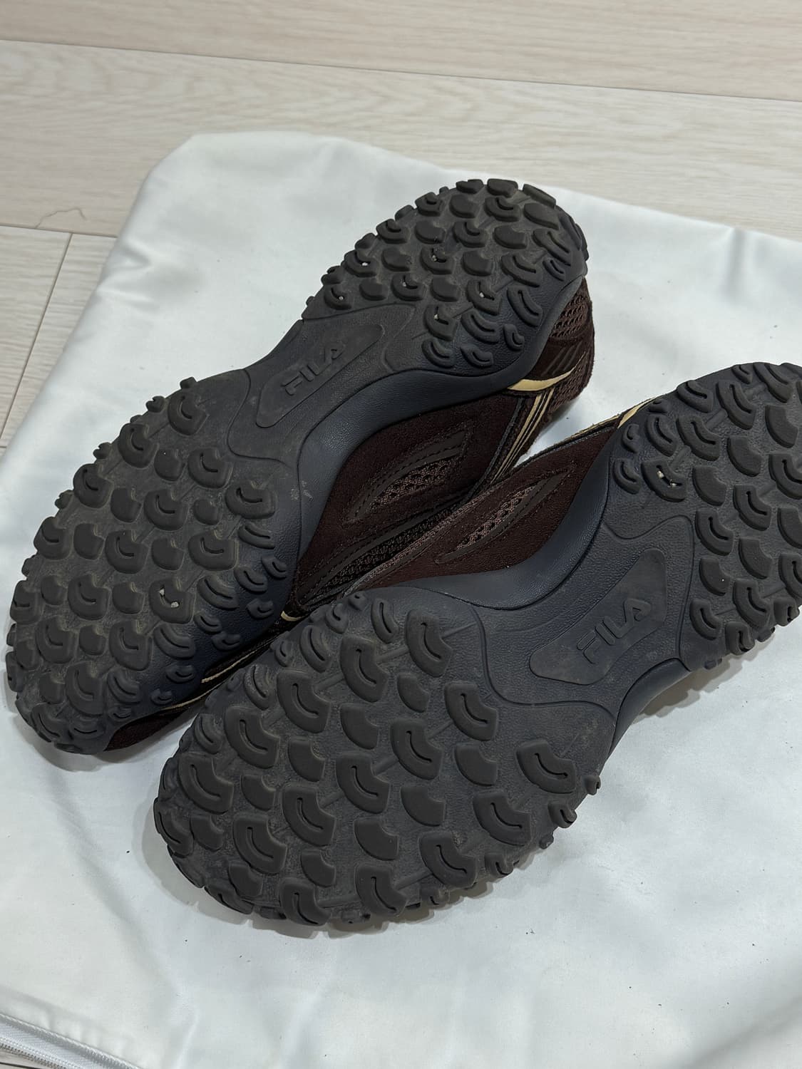 ‼️이사 처분 (1회착용) 휠라 에샤페 초코 운동화 스니커즈 240 상품이미지3